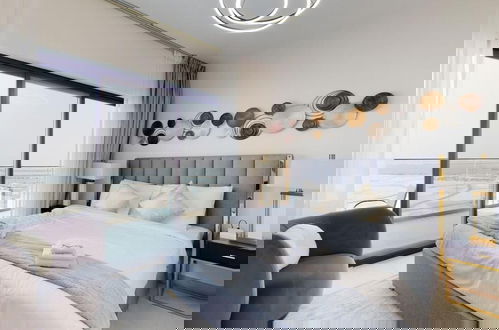 Foto 1 - Luxury 3BR Designer Retreat with Parking