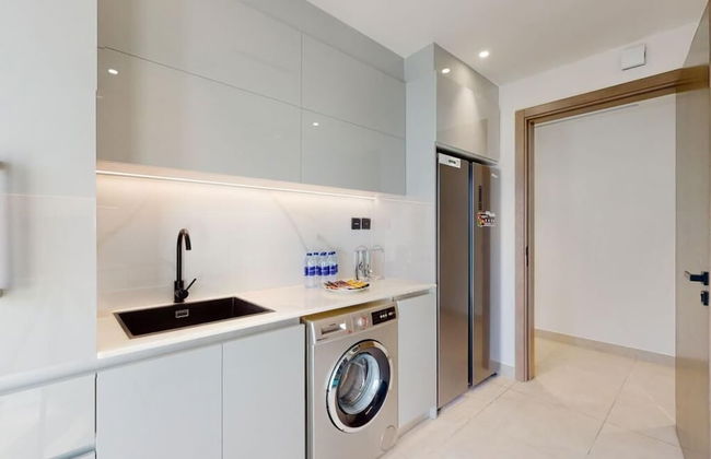 Luxury 3BR Designer Retreat with Parking - Foto 7