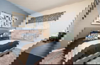Foto 3 - Luxury 5 Bed Townhome With Pool 5 Bedroom Townhouse by RedAwning
