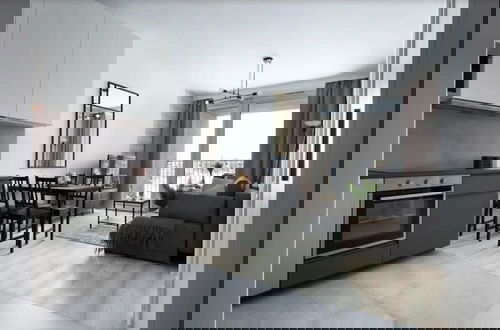 Foto 5 - Elite Apartments Loft Fitness With Balcony Center