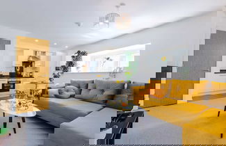 Foto 1 - Stunning 2-bed Apartment With Allocated Parking
