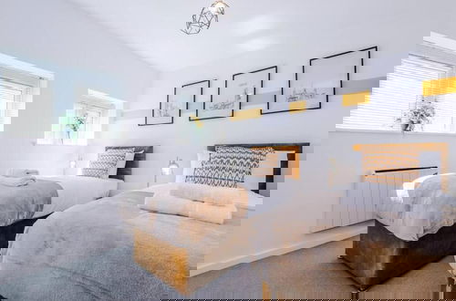Foto 10 - Stunning 2-bed Apartment With Allocated Parking