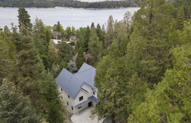 Luxury Retreat, 5mins to the Lake Game Room + Fire Pit Howlite by Avantstay - Foto 3