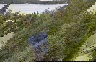 Foto 3 - Luxury Retreat, 5mins to the Lake Game Room + Fire Pit Howlite by Avantstay