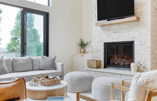 Luxury Retreat, 5mins to the Lake Game Room + Fire Pit Howlite by Avantstay - Foto 10