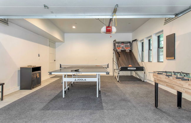 Luxury Retreat, 5mins to the Lake Game Room + Fire Pit Howlite by Avantstay - Foto 5