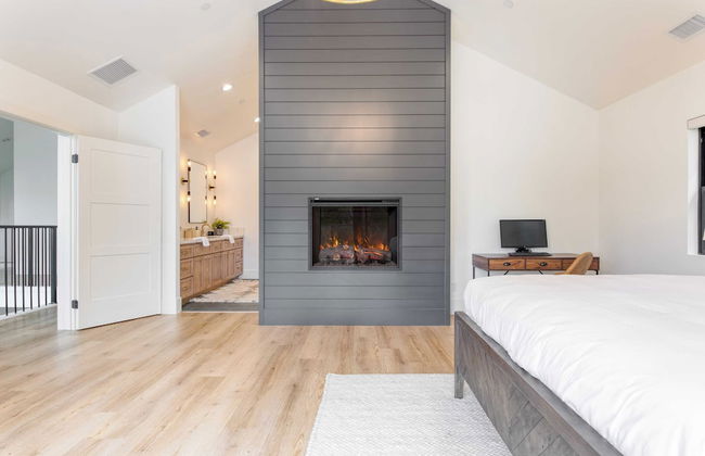 Luxury Retreat, 5mins to the Lake Game Room + Fire Pit Howlite by Avantstay - Foto 22