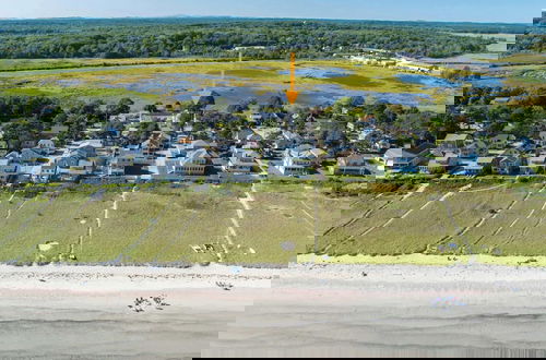 Foto 49 - Latitude Adjustment Walk to Beach & Dining!