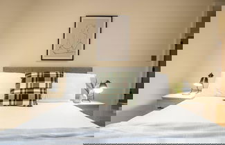 Foto 1 - Contemporary One Bedroom Flat by Sojo Stay