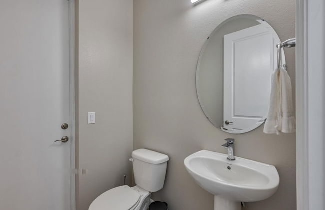 Stylish 4 Bedroom Home 10 min From Disney - Foto 8