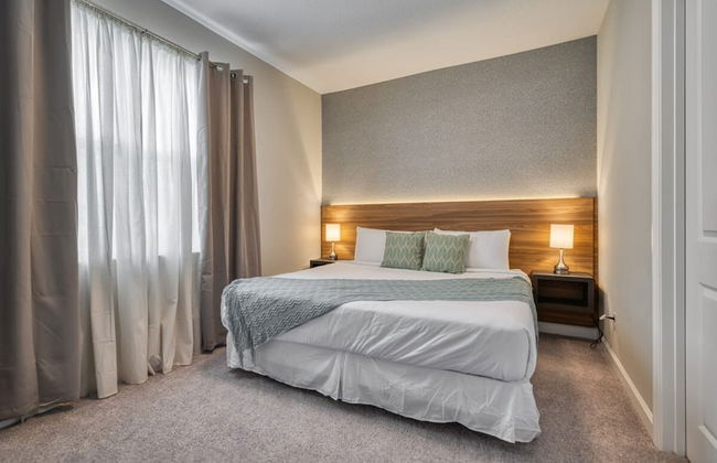 Modern Decorated Home With Mickey Themed Bedrooms - Foto 16