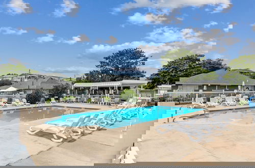Photo 19 - Beautiful Sea Gem - Condo 1 4 mi From Beach w Pool