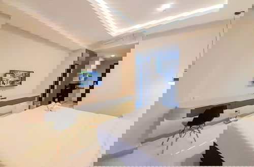 Photo 11 - Best Deal And Comfortable Studio At Patraland Amarta Apartment