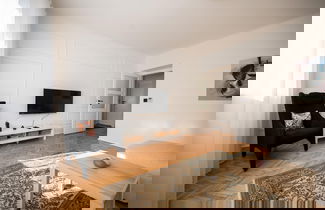 Foto 3 - Sunny 1bdr Apartment Near City Center