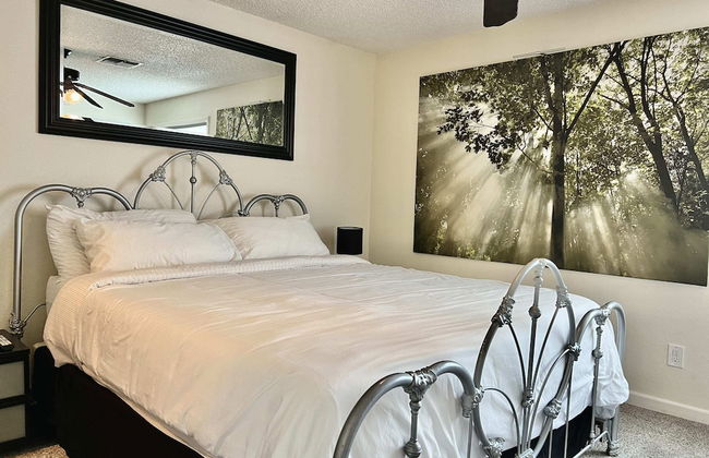 DT Reno - 4BR Home w Patio BBQ Grill Games Room - Photo 6