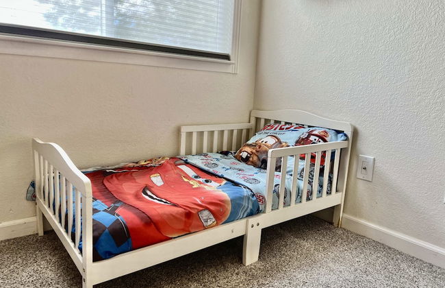 DT Reno - 4BR Home w Patio BBQ Grill Games Room - Photo 13