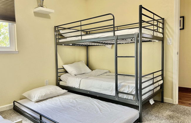 DT Reno - 4BR Home w Patio BBQ Grill Games Room - Photo 15