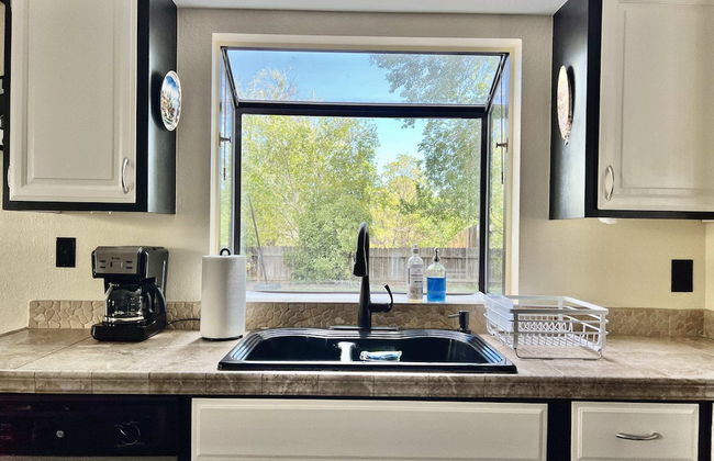 DT Reno - 4BR Home w Patio BBQ Grill Games Room - Photo 25