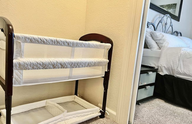 DT Reno - 4BR Home w Patio BBQ Grill Games Room - Photo 14