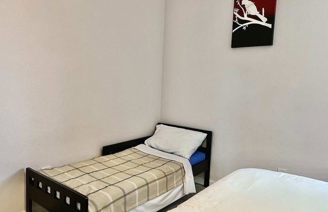 DT Reno - 4BR Home w Patio BBQ Grill Games Room - Photo 12