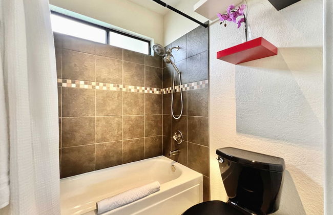 DT Reno - 4BR Home w Patio BBQ Grill Games Room - Photo 31