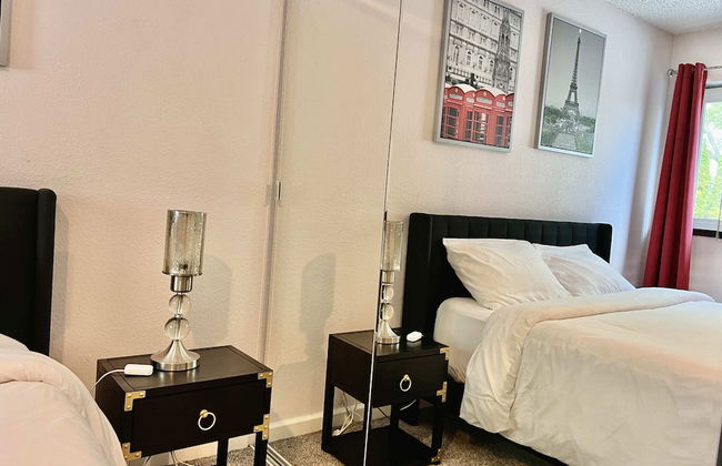 DT Reno - 4BR Home w Patio BBQ Grill Games Room - Photo 9