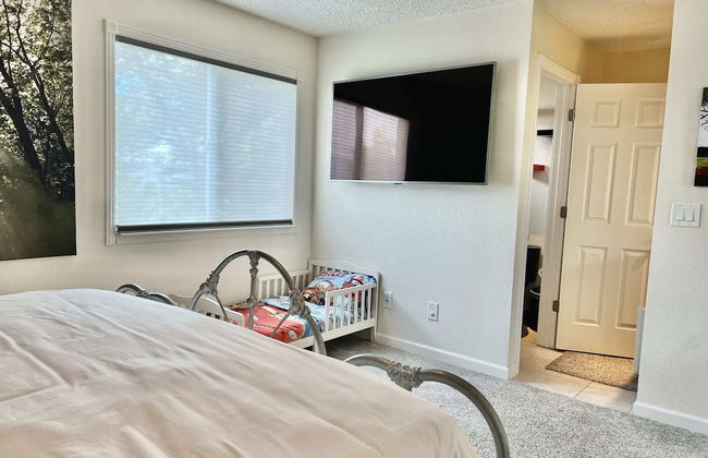 DT Reno - 4BR Home w Patio BBQ Grill Games Room - Photo 10