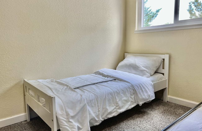 DT Reno - 4BR Home w Patio BBQ Grill Games Room - Photo 11