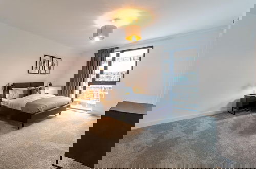 Foto 41 - Sevenstays Ashford - 2BR Luxury Apartments