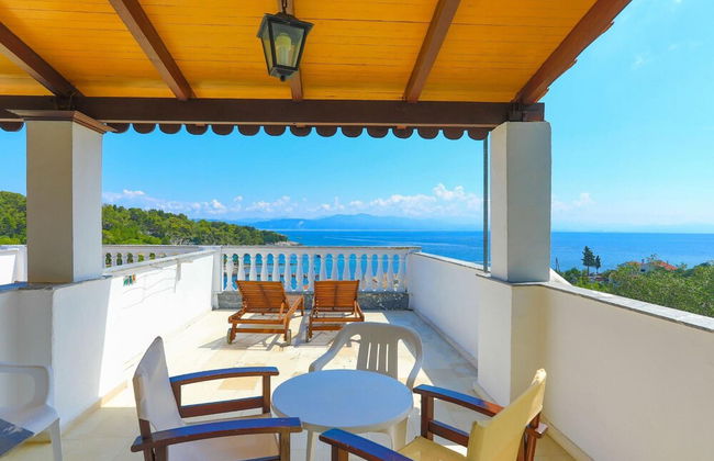 Faros Ena in Gaios With 1 Bedrooms and 1 Bathrooms - Photo 2