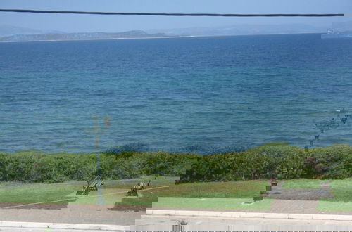 Photo 2 - Nea Makri Beach Apartment