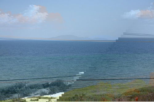 Photo 3 - Nea Makri Beach Apartment