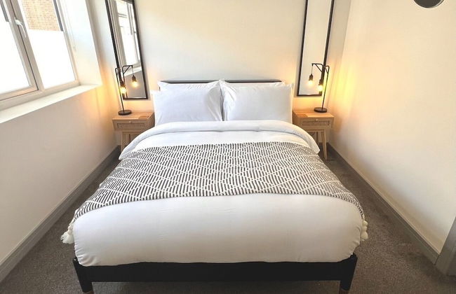 City Centre 1-bed Apartment in Preston With Sky - Foto 1