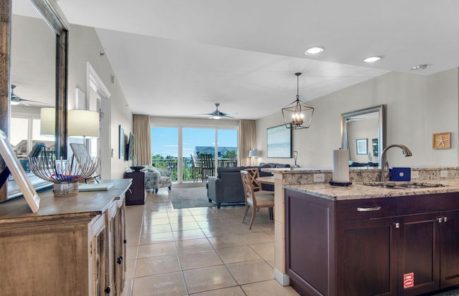 Spacious 2BR Condo w/ Partial Gulf Views, Pool, Across the Street From Beach! - Photo 15