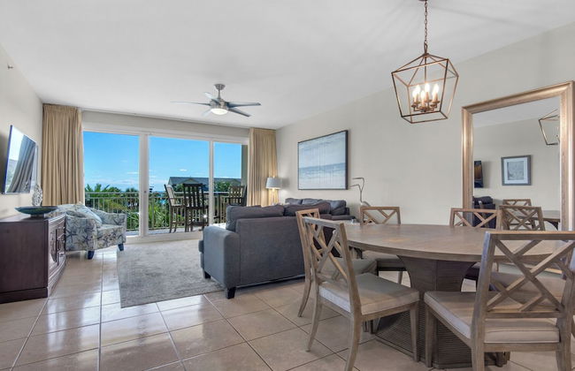 Spacious 2BR Condo w/ Partial Gulf Views, Pool, Across the Street From Beach! - Photo 1