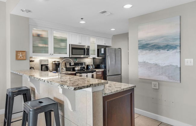 Spacious 2BR Condo w/ Partial Gulf Views, Pool, Across the Street From Beach! - Photo 14