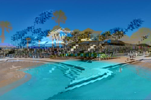 Foto 38 - Spacious 2BR Condo w/ Partial Gulf Views, Pool, Across the Street From Beach!