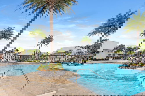 Foto 24 - Modern Comfort + Resort Style Pool: Perfect Prominence Location for 10