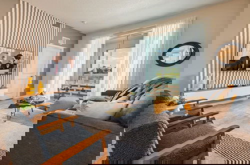 Foto 8 - Modern Luxe Condo - Stunning Design