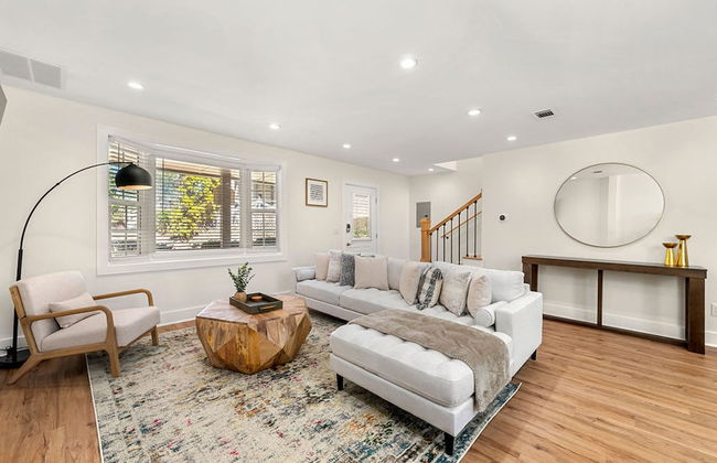 Beautifully Modern Cottage in Historic Norcross - Photo 1
