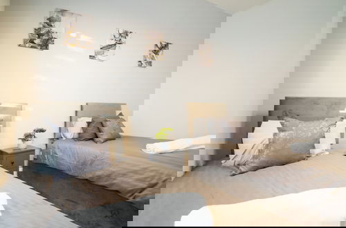Photo 5 - London Apt - Sleeps 4 - Parking - Wifi