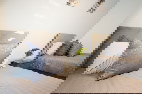 Photo 4 - London Apt - Sleeps 4 - Parking - Wifi
