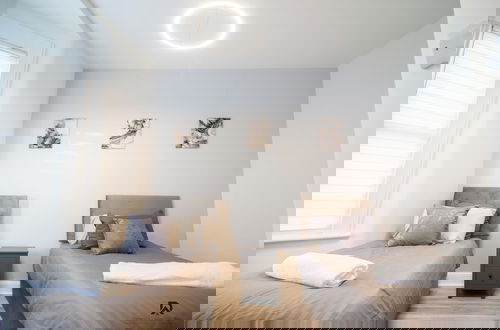 Photo 7 - London Apt - Sleeps 4 - Parking - Wifi