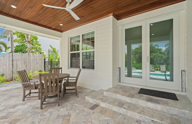 Sardinia Vacation Rental: Delightful Coastal Home near Vanderbilt Beach. Relax in a Private Pool and Spacious 4-BR Retreat with Modern Amenities. Ideal for Families. Minutes from Mercato and Local Attractions - Photo 38