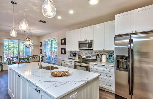 Sardinia Vacation Rental: Delightful Coastal Home near Vanderbilt Beach. Relax in a Private Pool and Spacious 4-BR Retreat with Modern Amenities. Ideal for Families. Minutes from Mercato and Local Attractions - Photo 12
