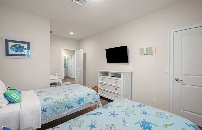 Sardinia Vacation Rental: Delightful Coastal Home near Vanderbilt Beach. Relax in a Private Pool and Spacious 4-BR Retreat with Modern Amenities. Ideal for Families. Minutes from Mercato and Local Attractions - Photo 7