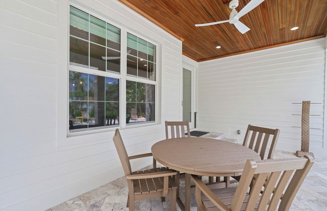 Sardinia Vacation Rental: Delightful Coastal Home near Vanderbilt Beach. Relax in a Private Pool and Spacious 4-BR Retreat with Modern Amenities. Ideal for Families. Minutes from Mercato and Local Attractions - Photo 23