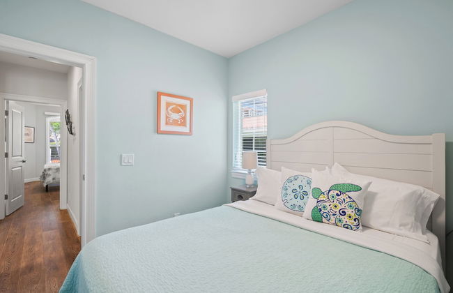 Sardinia Vacation Rental: Delightful Coastal Home near Vanderbilt Beach. Relax in a Private Pool and Spacious 4-BR Retreat with Modern Amenities. Ideal for Families. Minutes from Mercato and Local Attractions - Photo 26