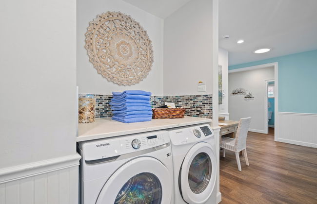 Sardinia Vacation Rental: Delightful Coastal Home near Vanderbilt Beach. Relax in a Private Pool and Spacious 4-BR Retreat with Modern Amenities. Ideal for Families. Minutes from Mercato and Local Attractions - Photo 24