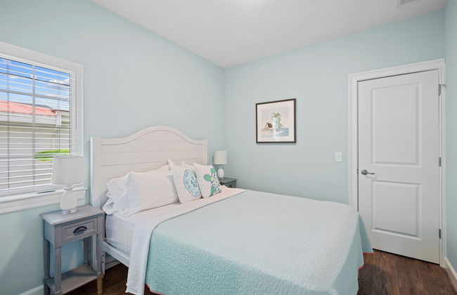 Sardinia Vacation Rental: Delightful Coastal Home near Vanderbilt Beach. Relax in a Private Pool and Spacious 4-BR Retreat with Modern Amenities. Ideal for Families. Minutes from Mercato and Local Attractions - Photo 25